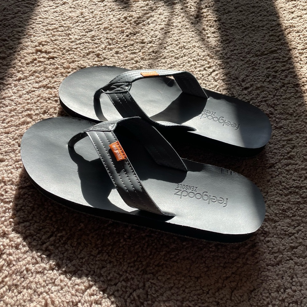 Feelgoodz Zensole Men’s size 8 - brand new never worn